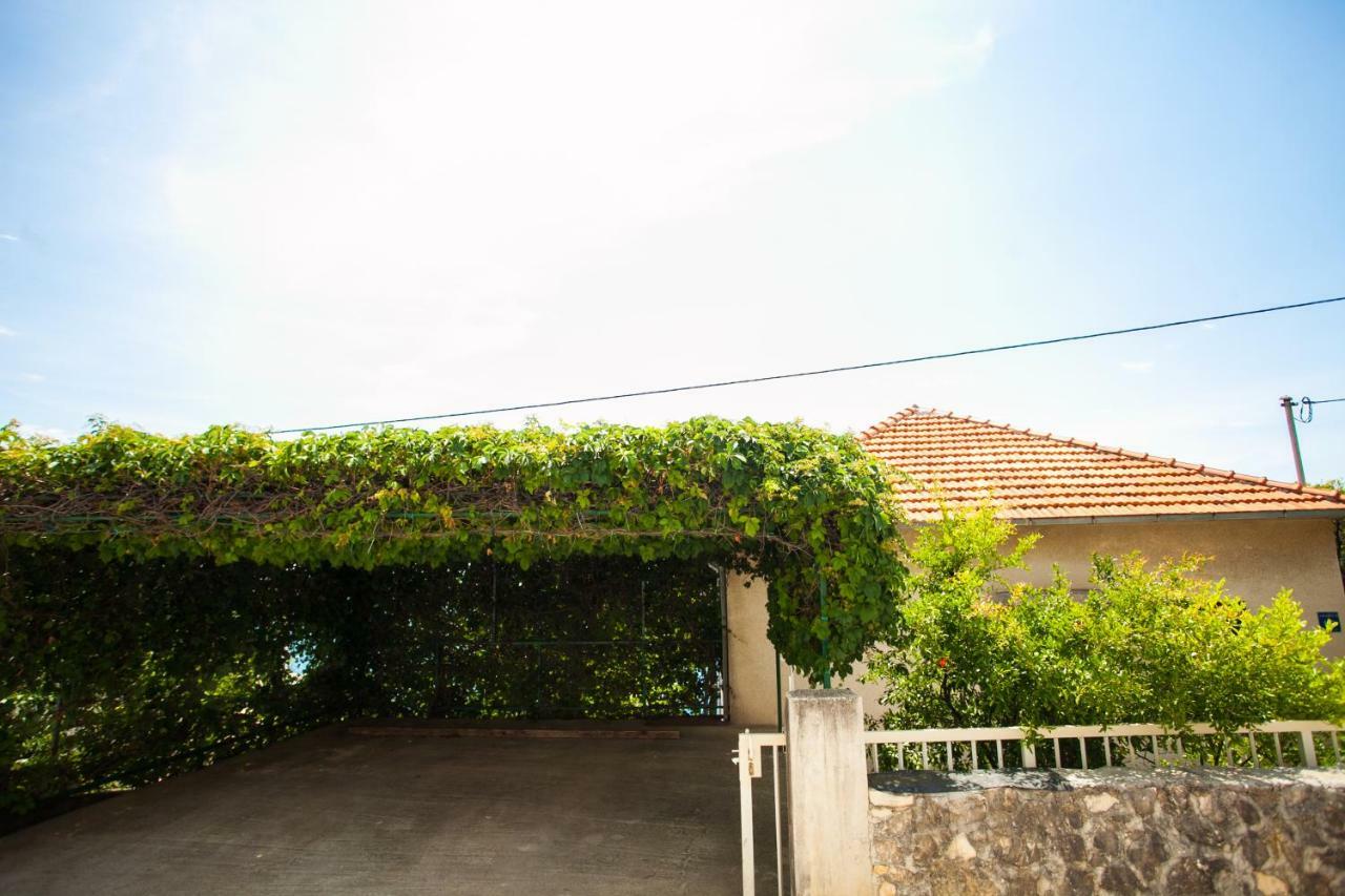 Villa Amarela Seget Vranjica Exterior foto